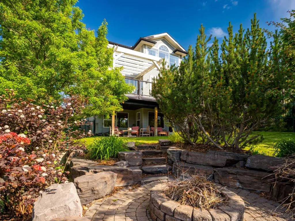 124 Valley Creek Crescent NW Calgary AB T3B 5V3