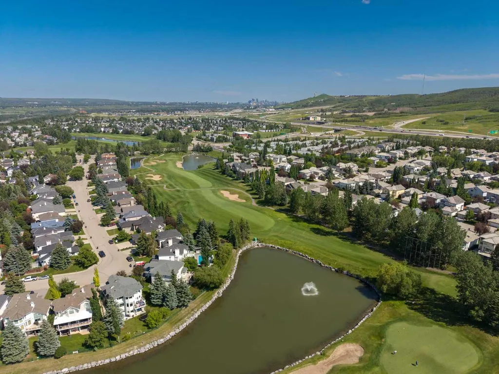 124 Valley Creek Crescent NW Calgary AB T3B 5V3