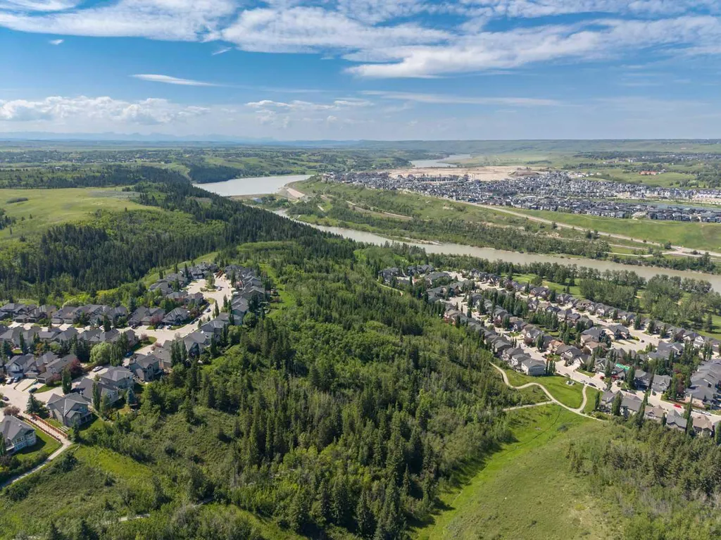 124 Valley Creek Crescent NW Calgary AB T3B 5V3