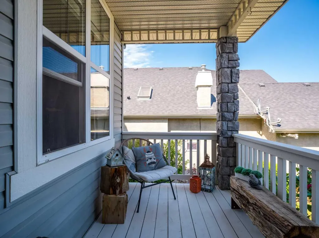 124 Valley Creek Crescent NW Calgary AB T3B 5V3