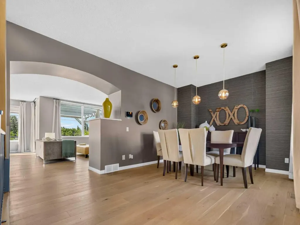 124 Valley Creek Crescent NW Calgary AB T3B 5V3
