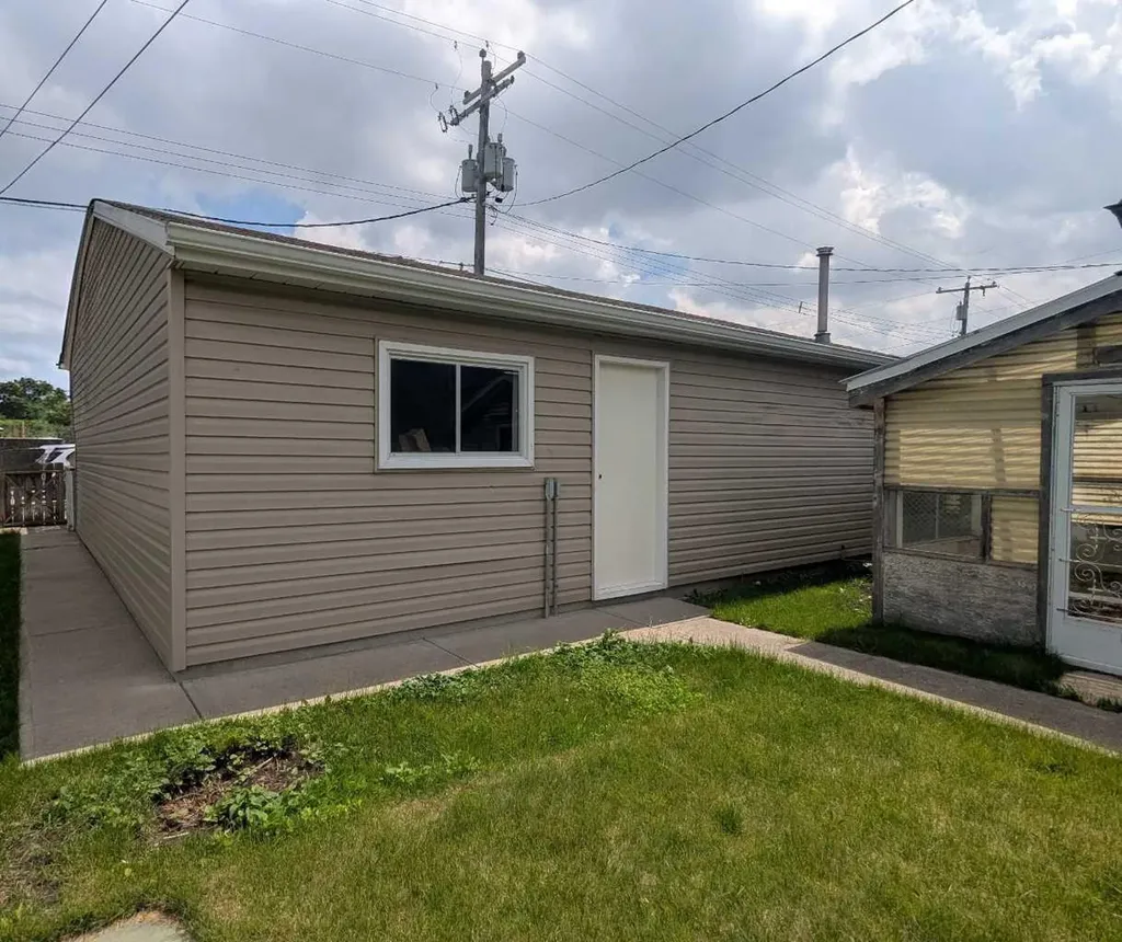 3322 Centre B Street NW Calgary AB T2K 0V6
