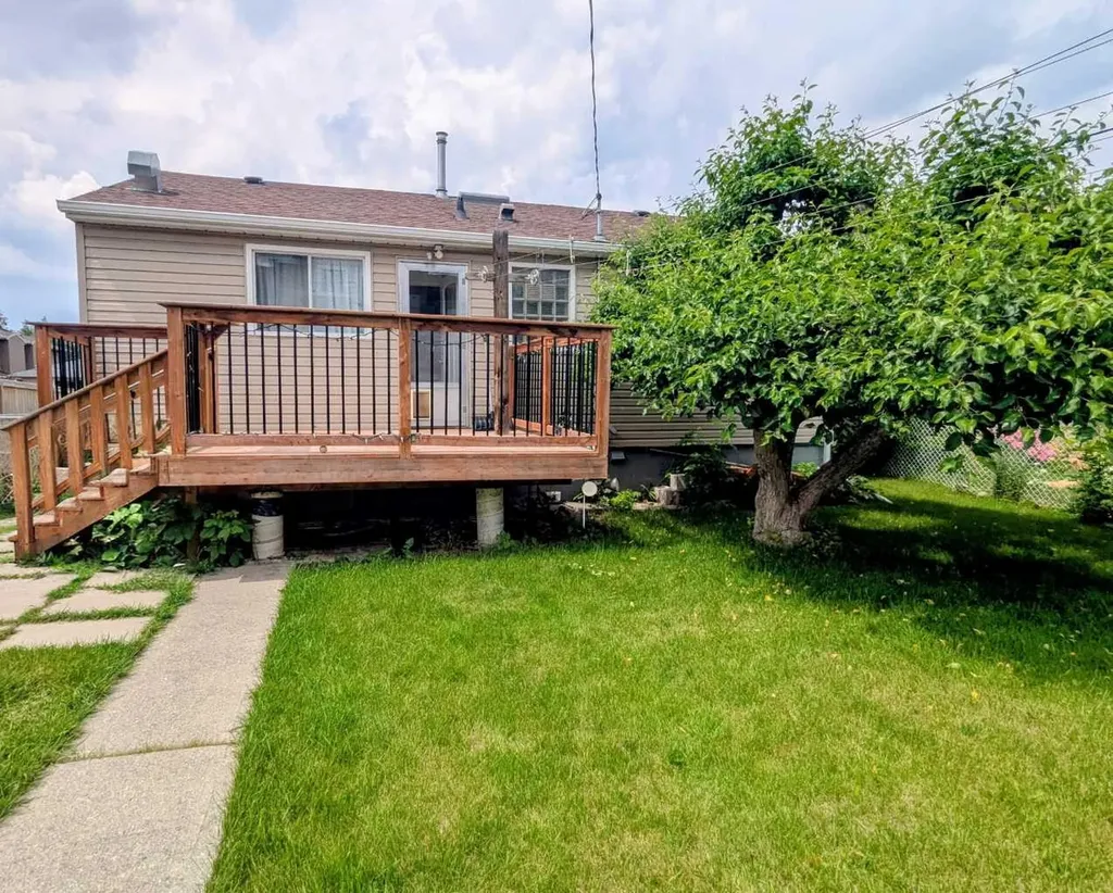 3322 Centre B Street NW Calgary AB T2K 0V6