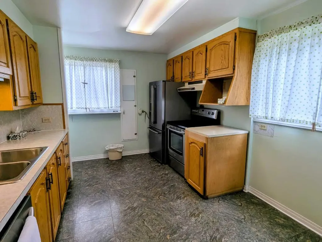 3322 Centre B Street NW Calgary AB T2K 0V6