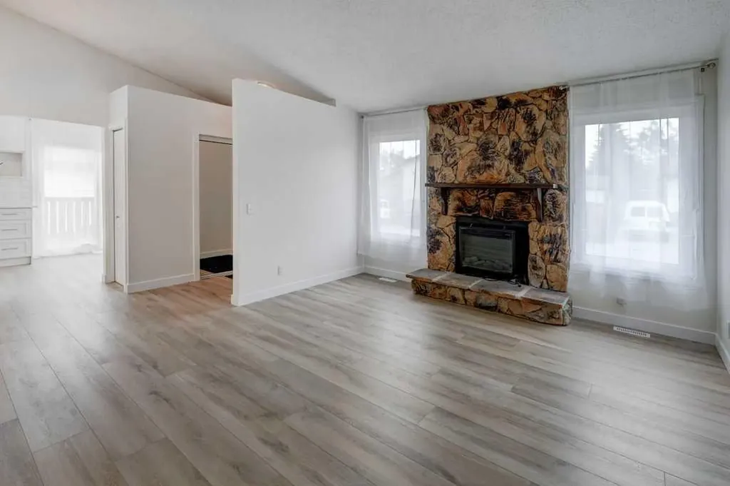 376 Whitlock Way NE Calgary AB T1Y 5C7