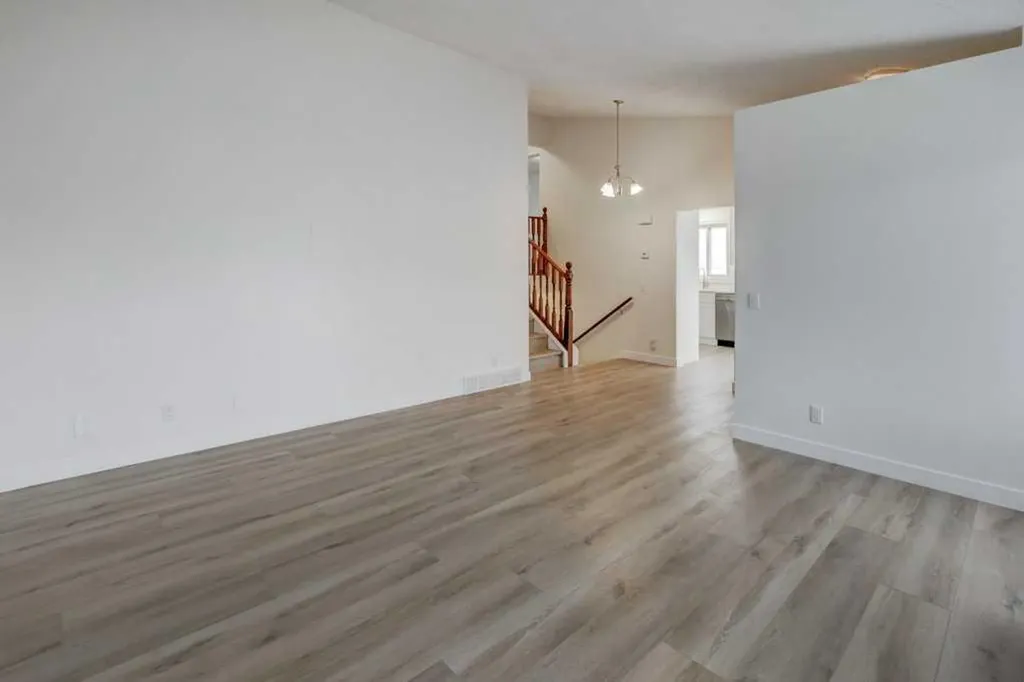 376 Whitlock Way NE Calgary AB T1Y 5C7