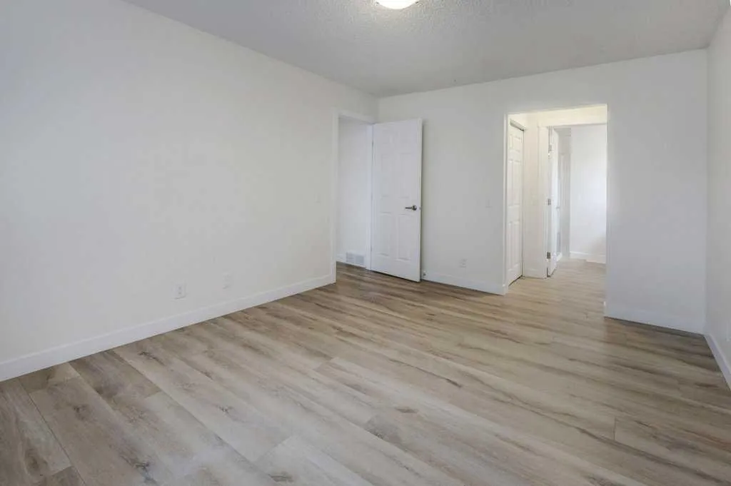 376 Whitlock Way NE Calgary AB T1Y 5C7