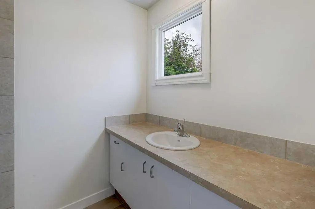 376 Whitlock Way NE Calgary AB T1Y 5C7