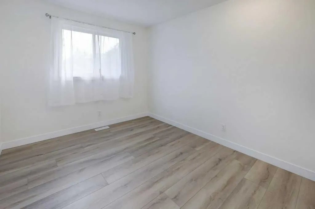 376 Whitlock Way NE Calgary AB T1Y 5C7