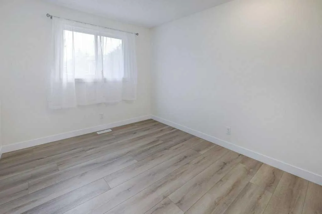 376 Whitlock Way NE Calgary AB T1Y 5C7