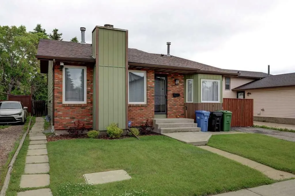 376 Whitlock Way NE Calgary AB T1Y 5C7