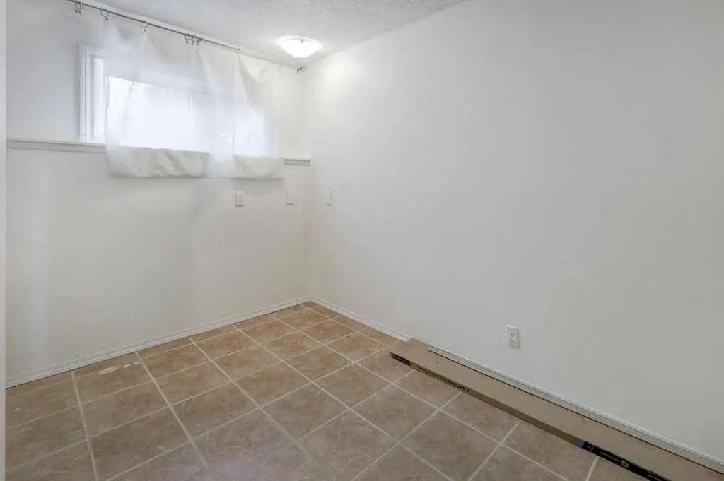 376 Whitlock Way NE Calgary AB T1Y 5C7