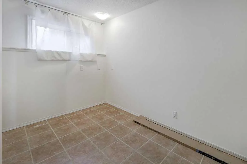 376 Whitlock Way NE Calgary AB T1Y 5C7