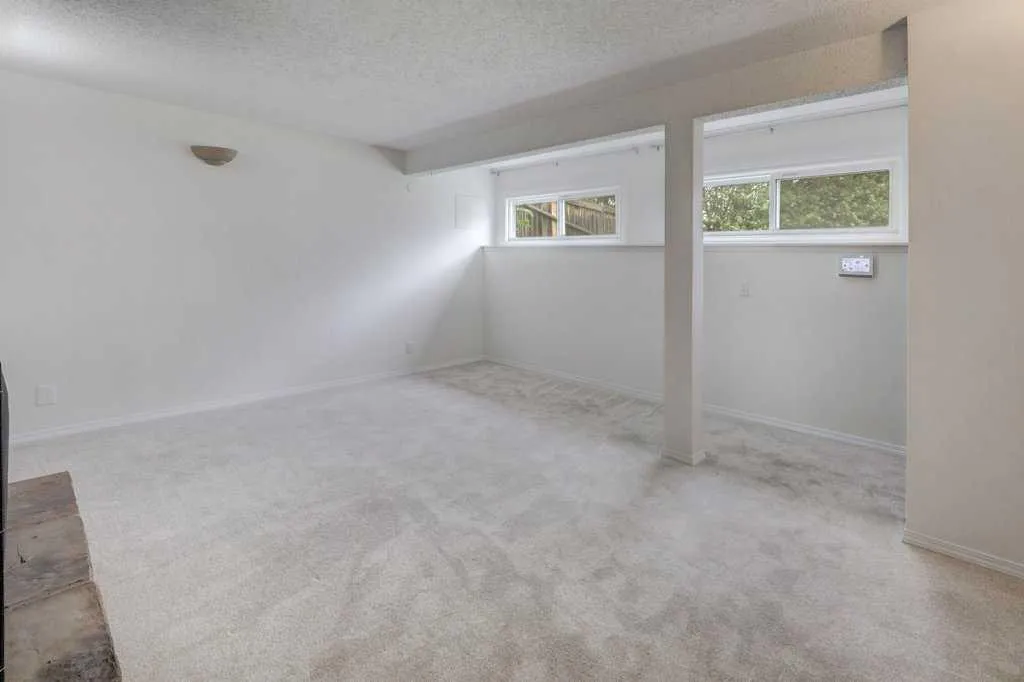 376 Whitlock Way NE Calgary AB T1Y 5C7