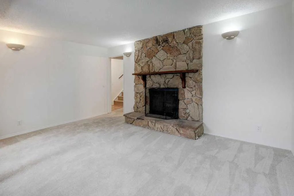 376 Whitlock Way NE Calgary AB T1Y 5C7