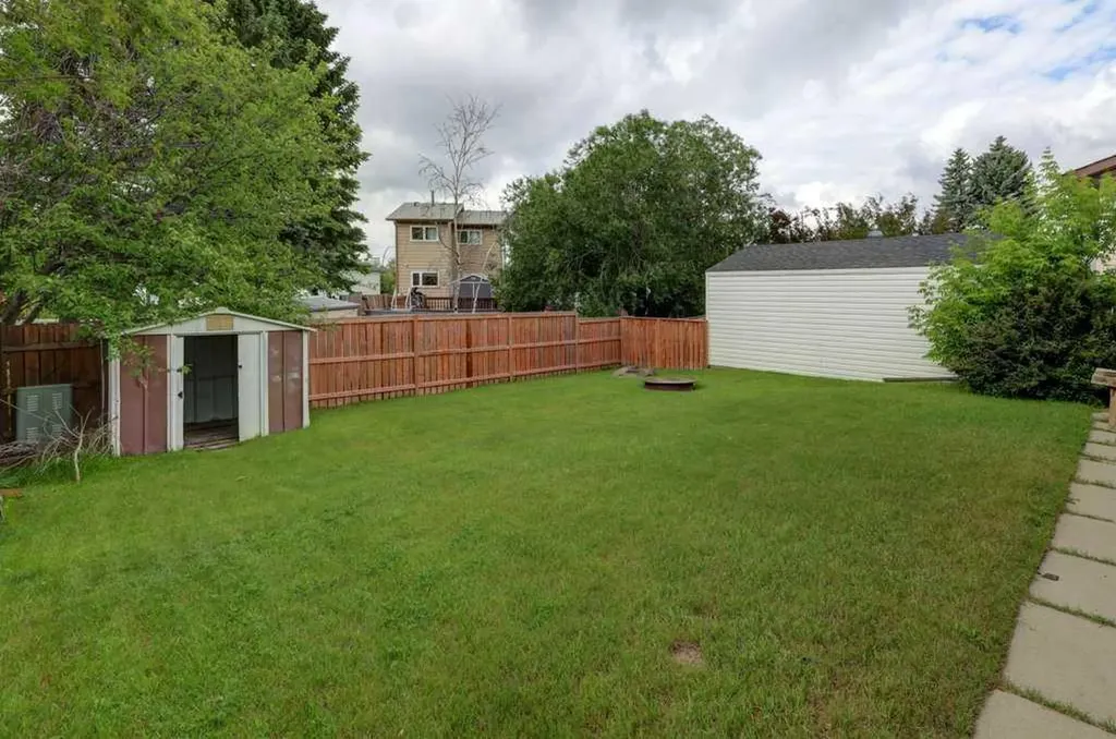 376 Whitlock Way NE Calgary AB T1Y 5C7