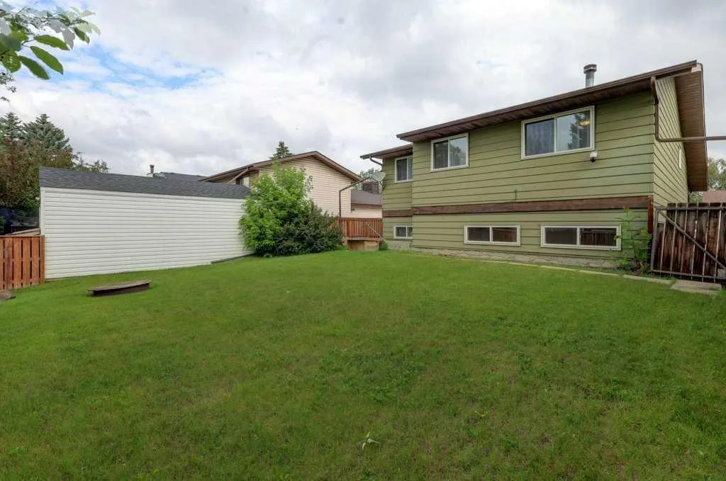 376 Whitlock Way NE Calgary AB T1Y 5C7