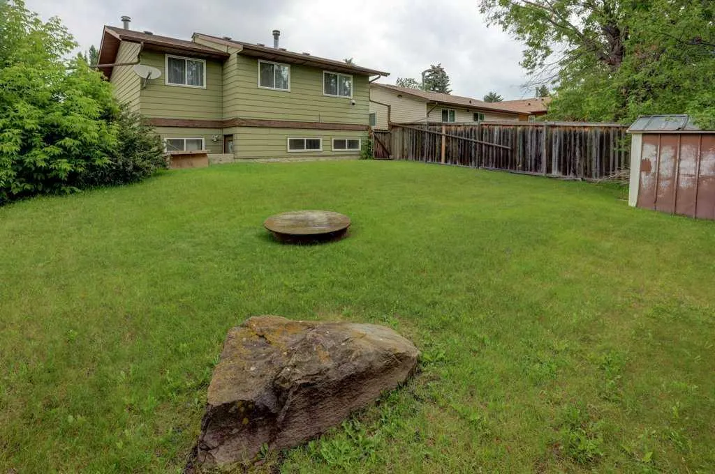 376 Whitlock Way NE Calgary AB T1Y 5C7