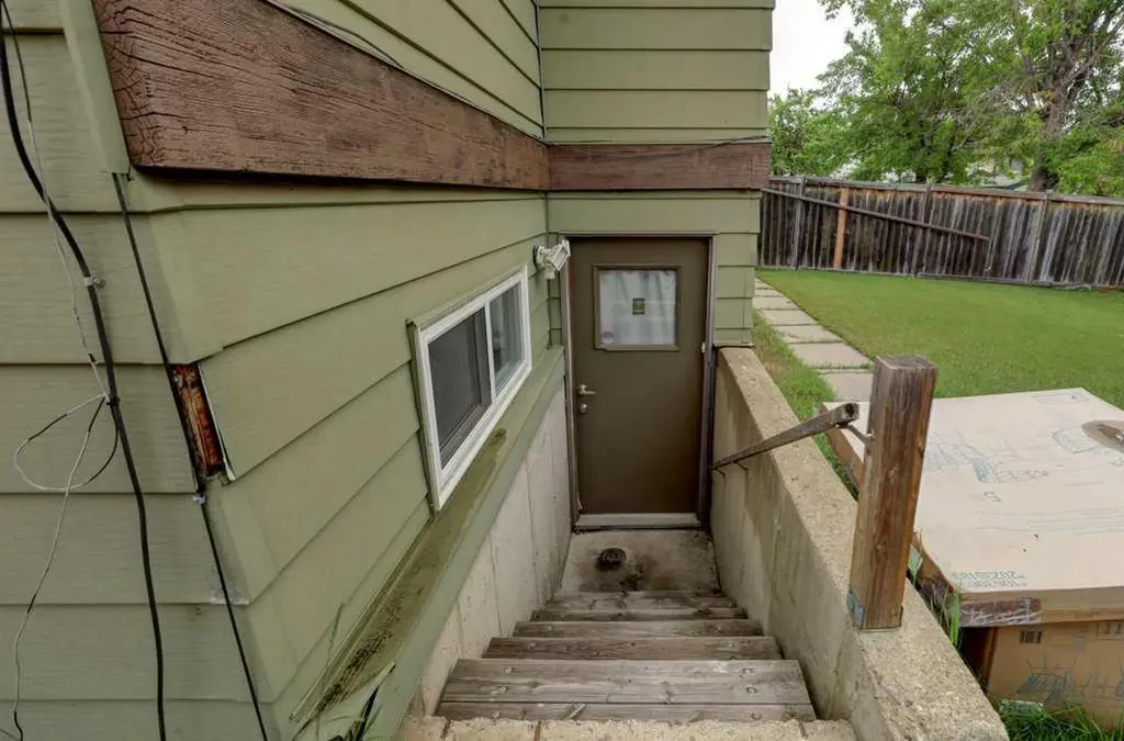 376 Whitlock Way NE Calgary AB T1Y 5C7