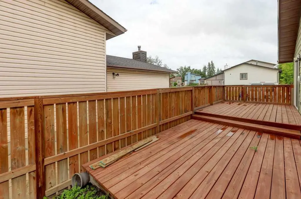 376 Whitlock Way NE Calgary AB T1Y 5C7