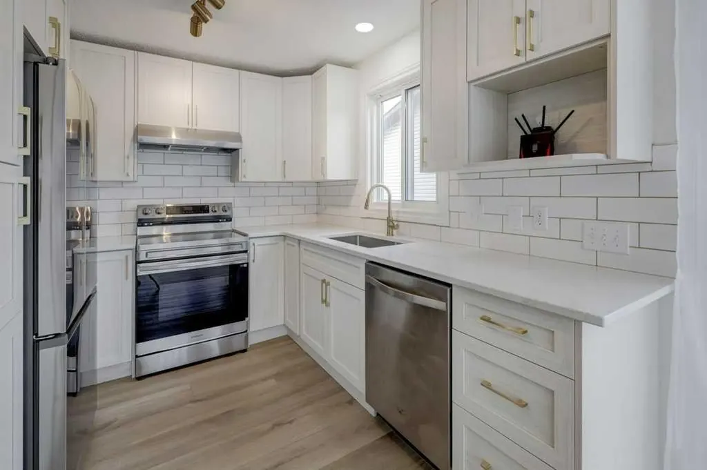 376 Whitlock Way NE Calgary AB T1Y 5C7