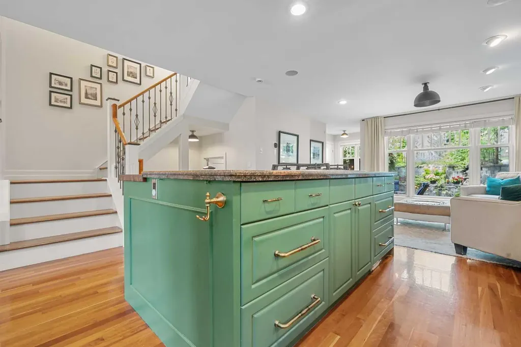 2323 19 Street SW Calgary AB T2T 4X1