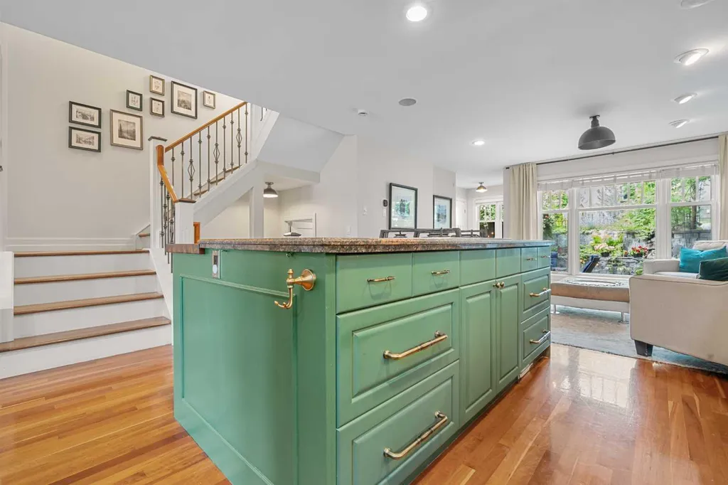2323 19 Street SW Calgary AB T2T 4X1