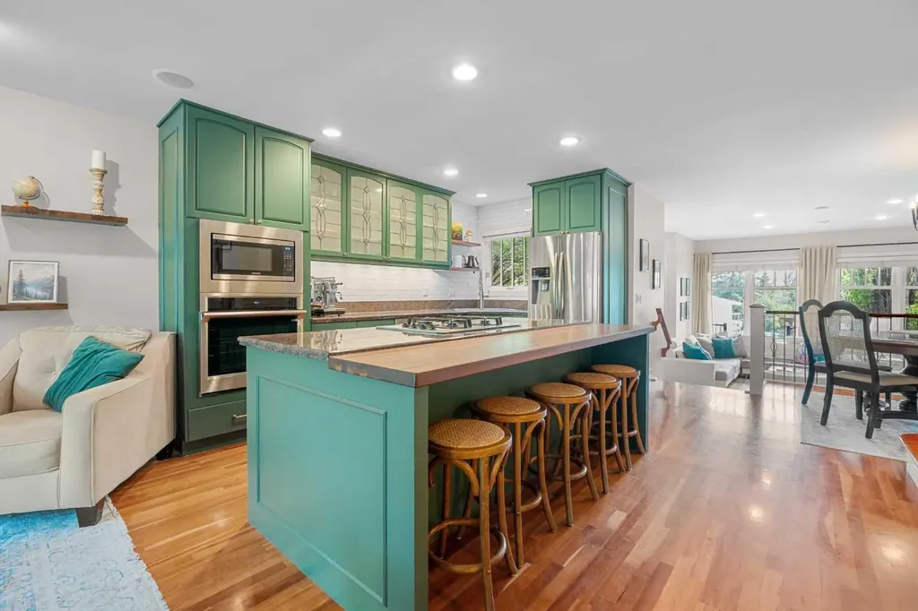 2323 19 Street SW Calgary AB T2T 4X1