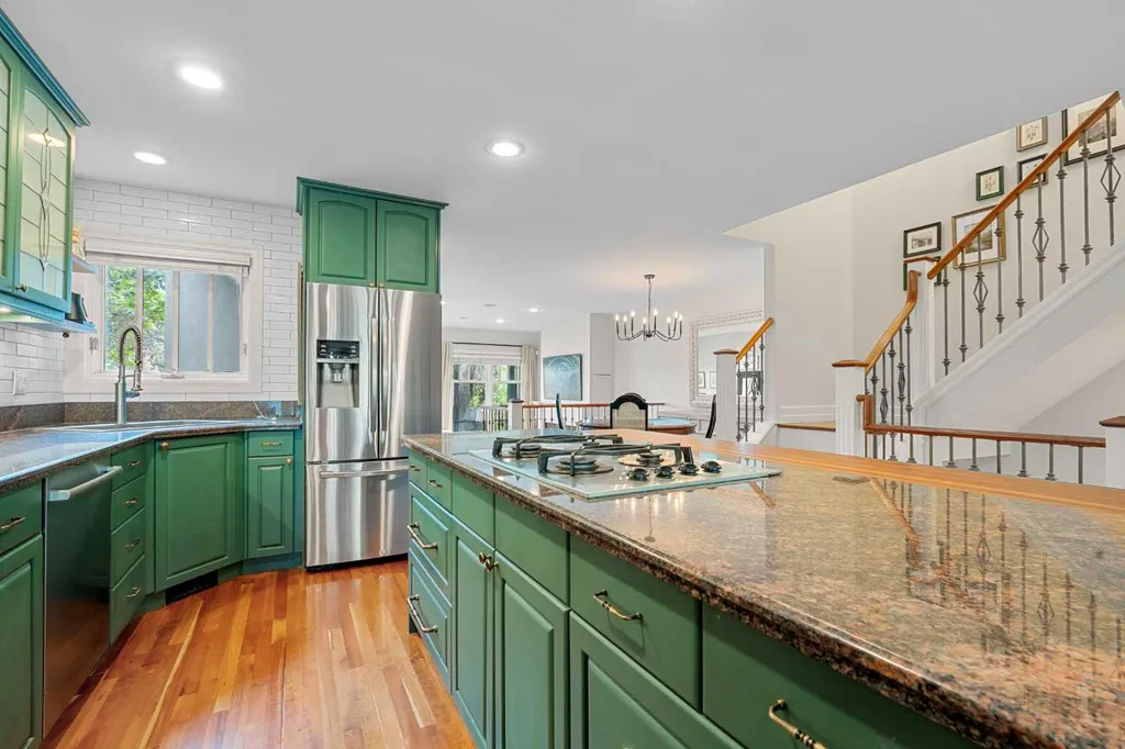2323 19 Street SW Calgary AB T2T 4X1