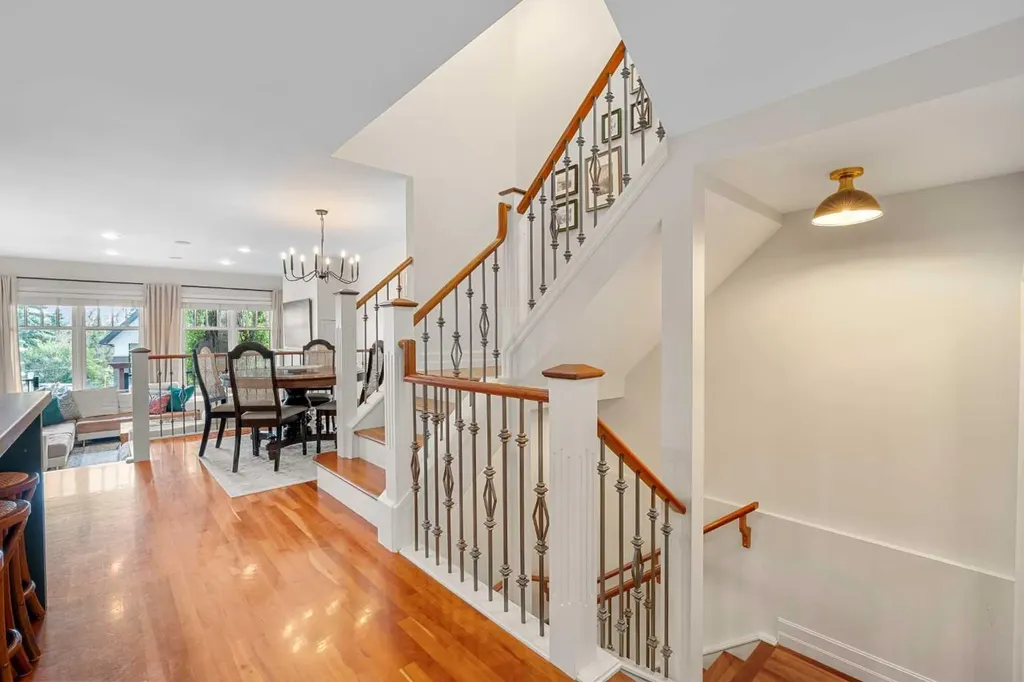 2323 19 Street SW Calgary AB T2T 4X1