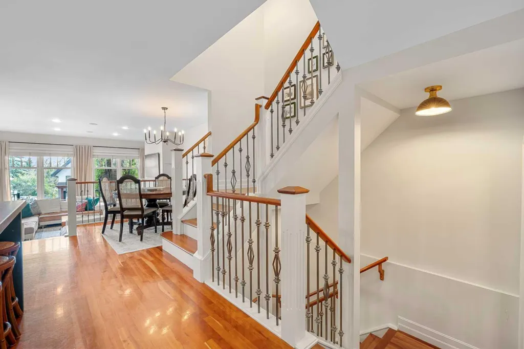 2323 19 Street SW Calgary AB T2T 4X1