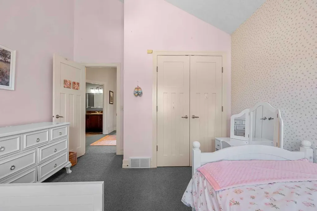 2323 19 Street SW Calgary AB T2T 4X1