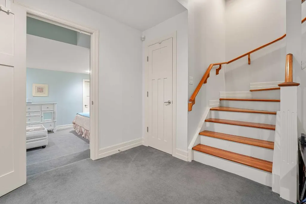 2323 19 Street SW Calgary AB T2T 4X1
