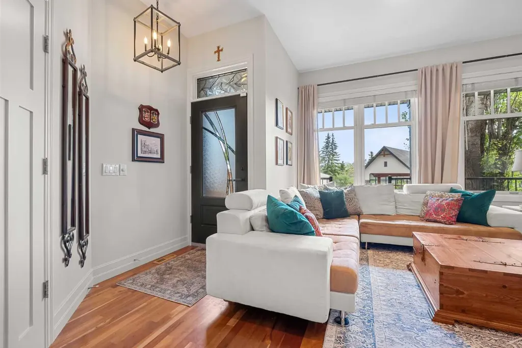 2323 19 Street SW Calgary AB T2T 4X1