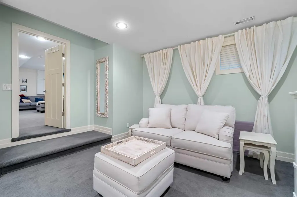 2323 19 Street SW Calgary AB T2T 4X1