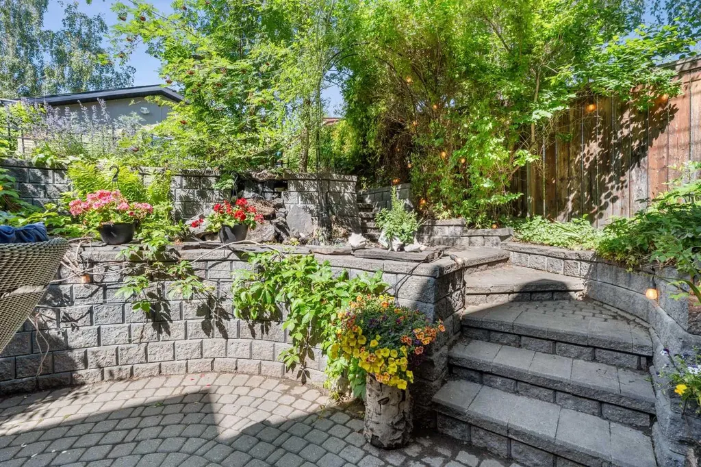 2323 19 Street SW Calgary AB T2T 4X1