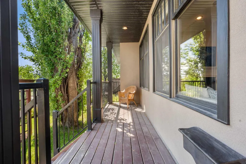 2323 19 Street SW Calgary AB T2T 4X1