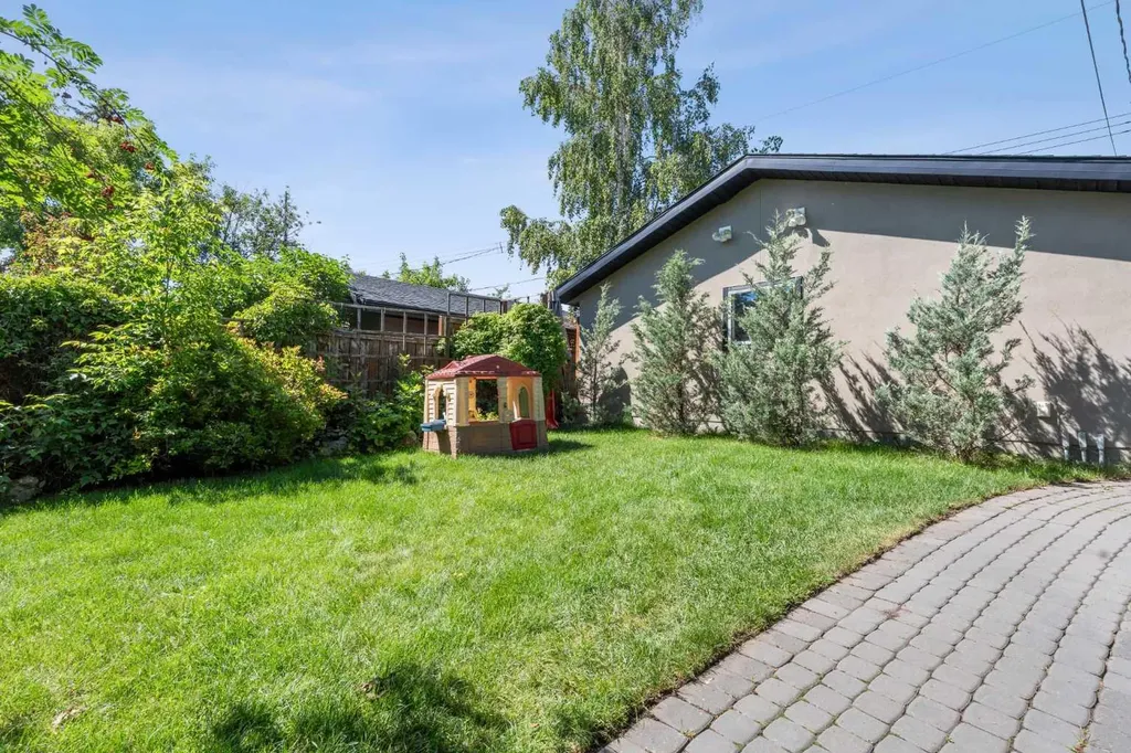 2323 19 Street SW Calgary AB T2T 4X1