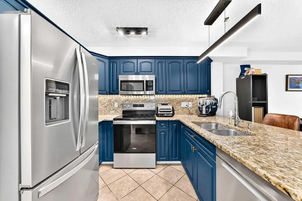 2422 Erlton Street SW Calgary AB T2S 3B6