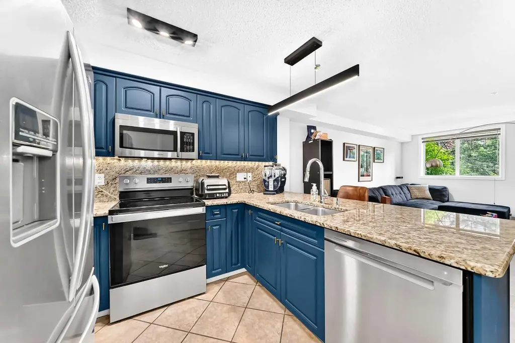 2422 Erlton Street SW Calgary AB T2S 3B6