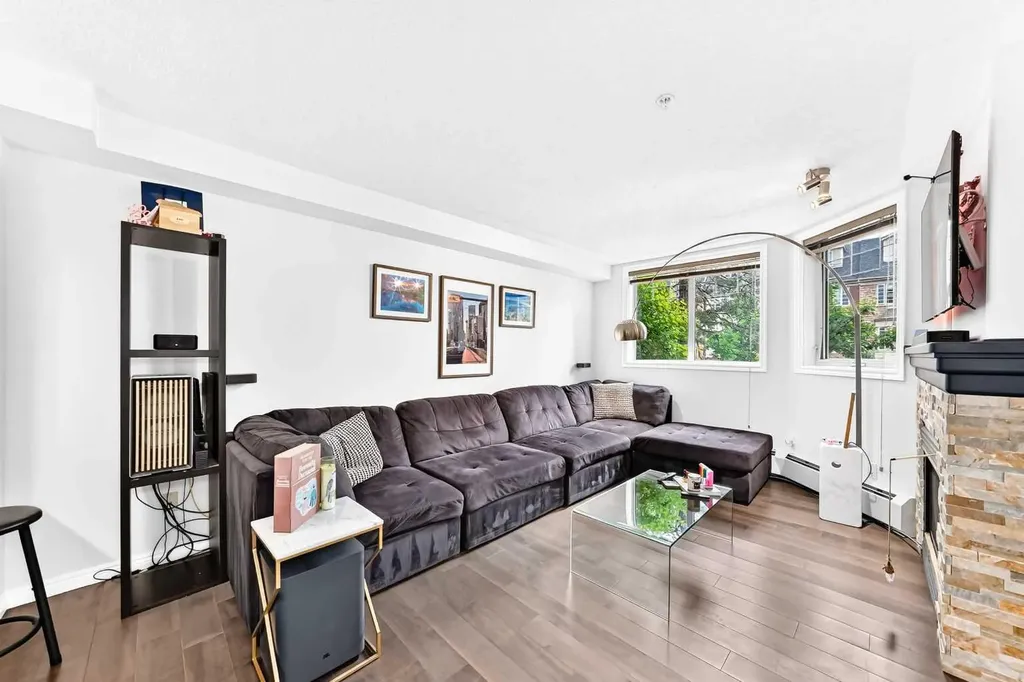 2422 Erlton Street SW Calgary AB T2S 3B6