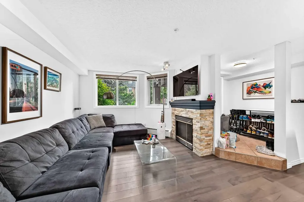 2422 Erlton Street SW Calgary AB T2S 3B6