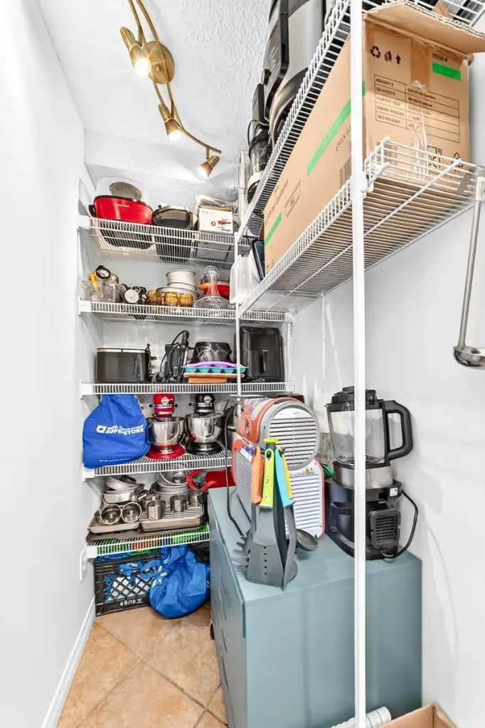 2422 Erlton Street SW Calgary AB T2S 3B6