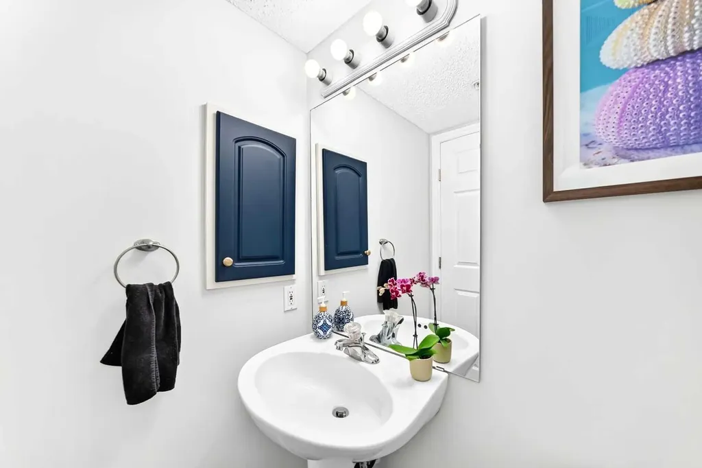 2422 Erlton Street SW Calgary AB T2S 3B6