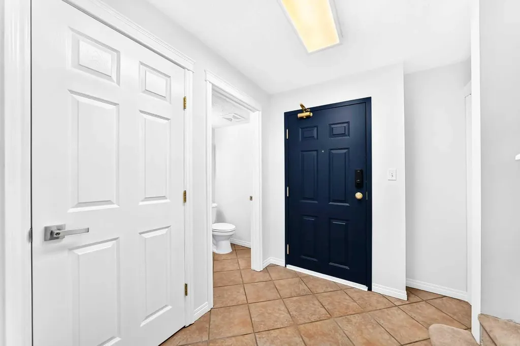 2422 Erlton Street SW Calgary AB T2S 3B6