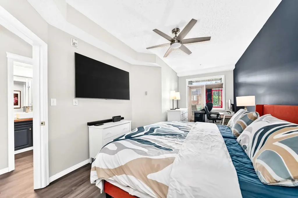 2422 Erlton Street SW Calgary AB T2S 3B6