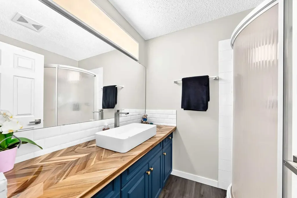 2422 Erlton Street SW Calgary AB T2S 3B6