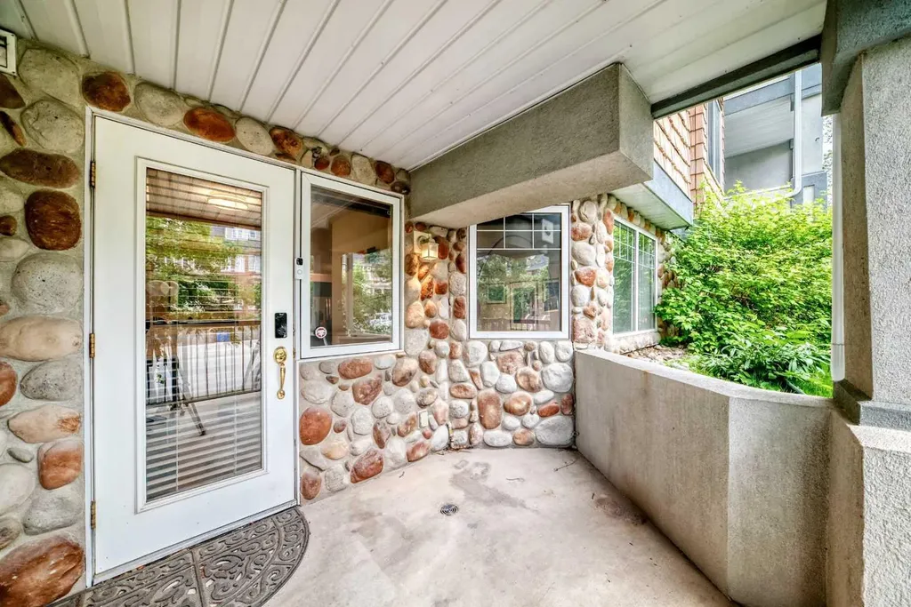 2422 Erlton Street SW Calgary AB T2S 3B6