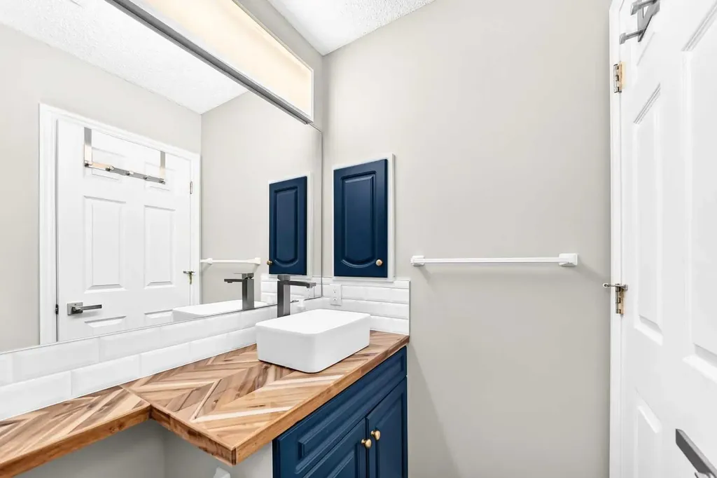 2422 Erlton Street SW Calgary AB T2S 3B6