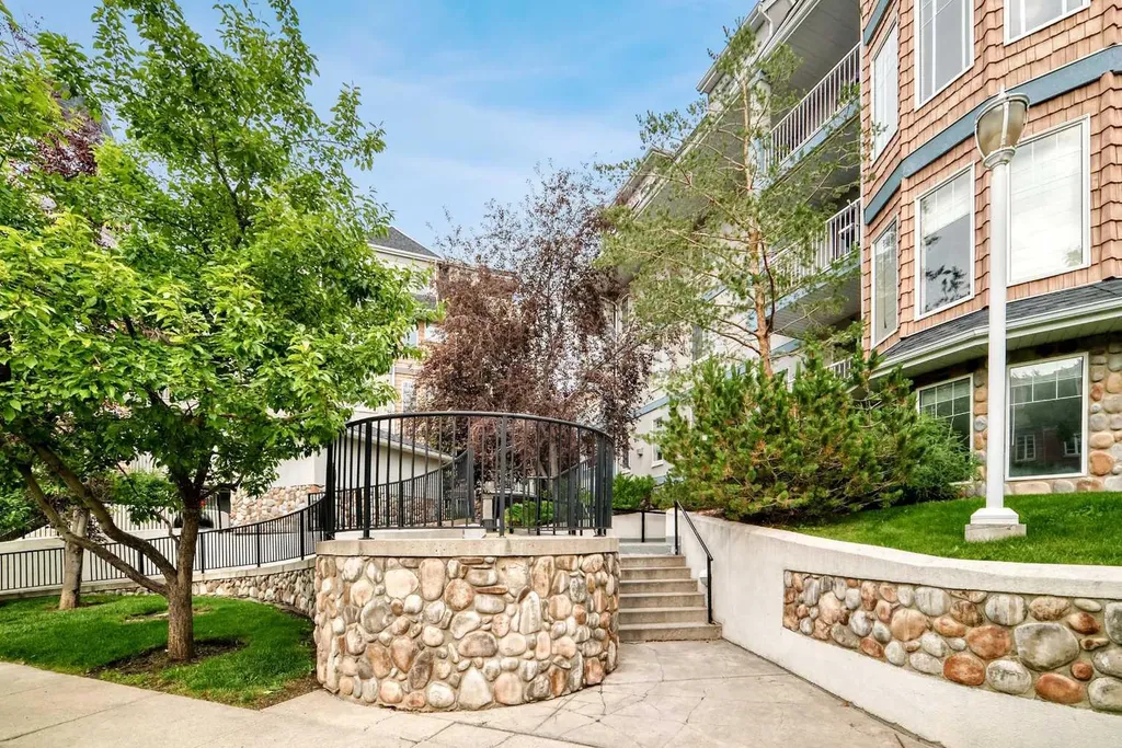 2422 Erlton Street SW Calgary AB T2S 3B6